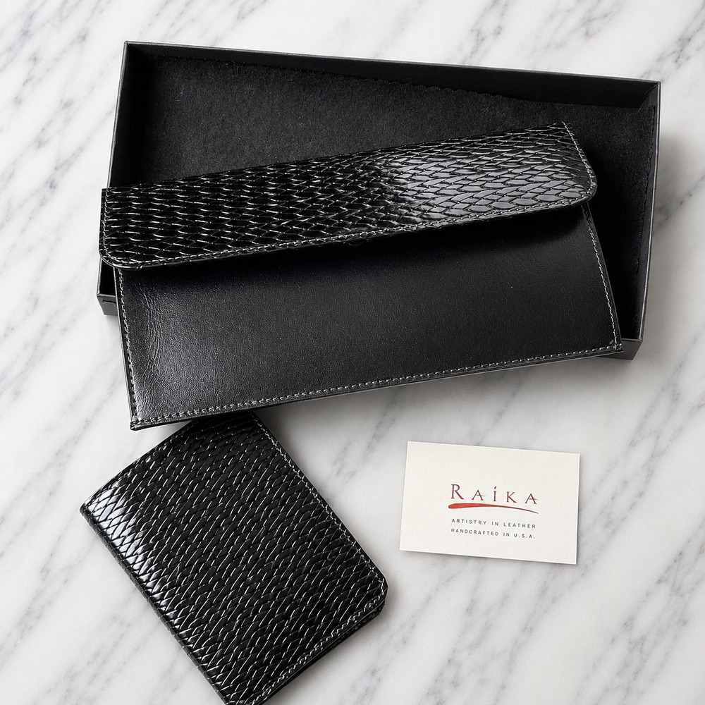 Raika Travel Pouch Women's Size OS Black Excellent Snakeskin Embossed Leather